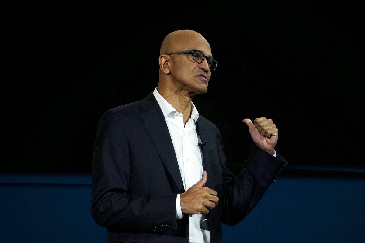 Satya Nadella, CEO of Microsoft, just made a bold prediction:

"The application layer is collapsing into agents."

Translation? Your apps are obsolete.

In a recent interview, he revealed the ONE shift that will redefine AI’s future...

Here's everything you need to know:🧵