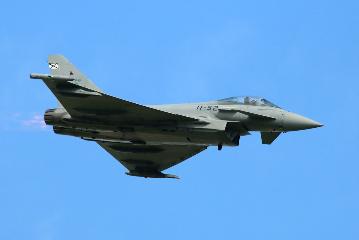 Globe_Spotter's tweet photo. Base aérienne 123 Orléans-Bricy / Eurofighter EF-2000 Typhoon S / C.16-52 / Armée de l'Air espagnole 🇪🇸 https://t.co/zDaV7Owisi