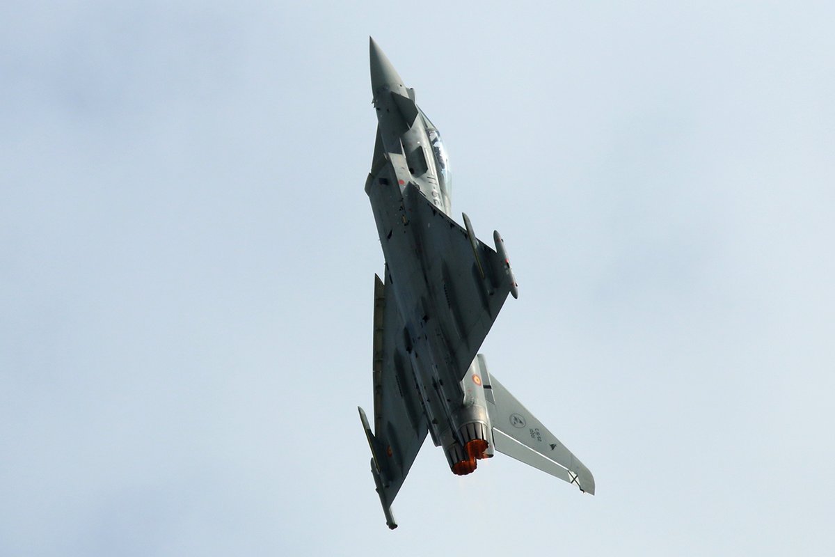 Globe_Spotter's tweet photo. Base aérienne 123 Orléans-Bricy / Eurofighter EF-2000 Typhoon S / C.16-52 / Armée de l'Air espagnole 🇪🇸 https://t.co/zDaV7Owisi