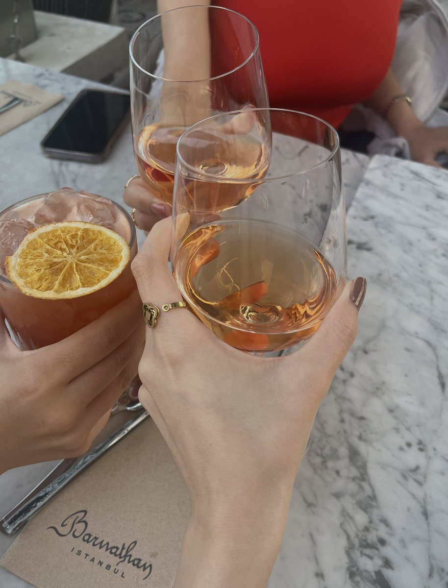24🥂
