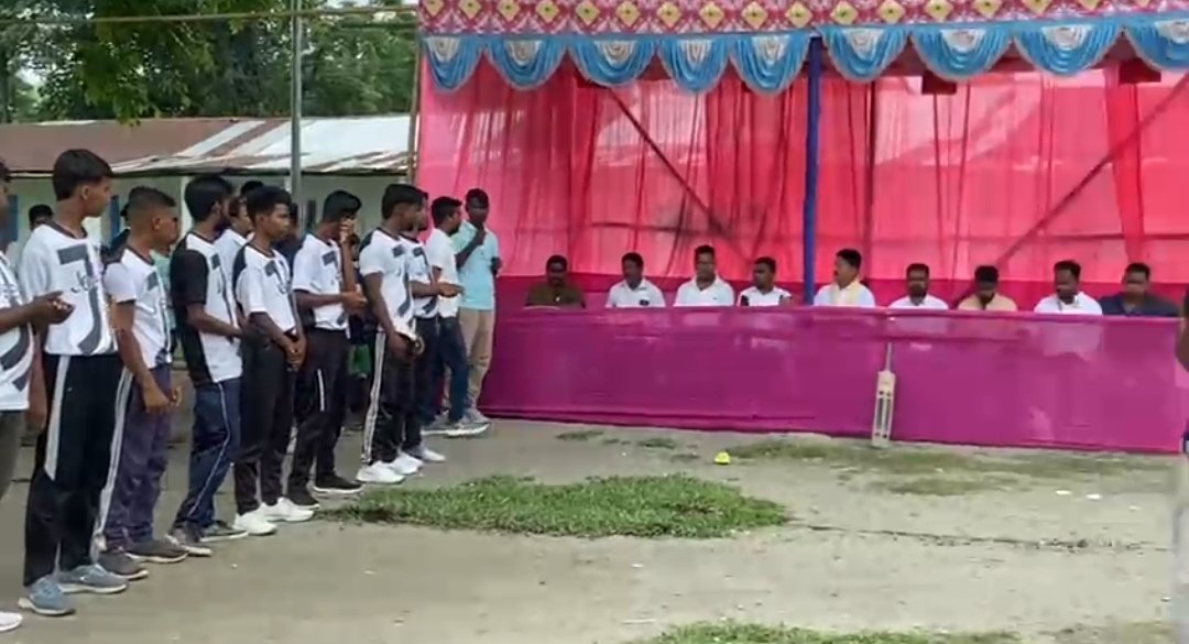 AkashHarijanRBD's tweet image. आज Kalchini Block के Satali आउट डिवीजन व 8 नंबर चाय बगान में आयोजित 8 नंबर प्रीमियर लीग क्रिकेट टूर्नामेंट 2025 के उद्घाटन समारोह में शामिल हुआ।

श्री बीरेंद्र बारा उरांव, श्री साधो लोहार, श्री अशिम लामा समेत कई कार्यकर्ता और समाजसेवी मौजूद रहे।

#Kalchini #Cricket2025 #Youth