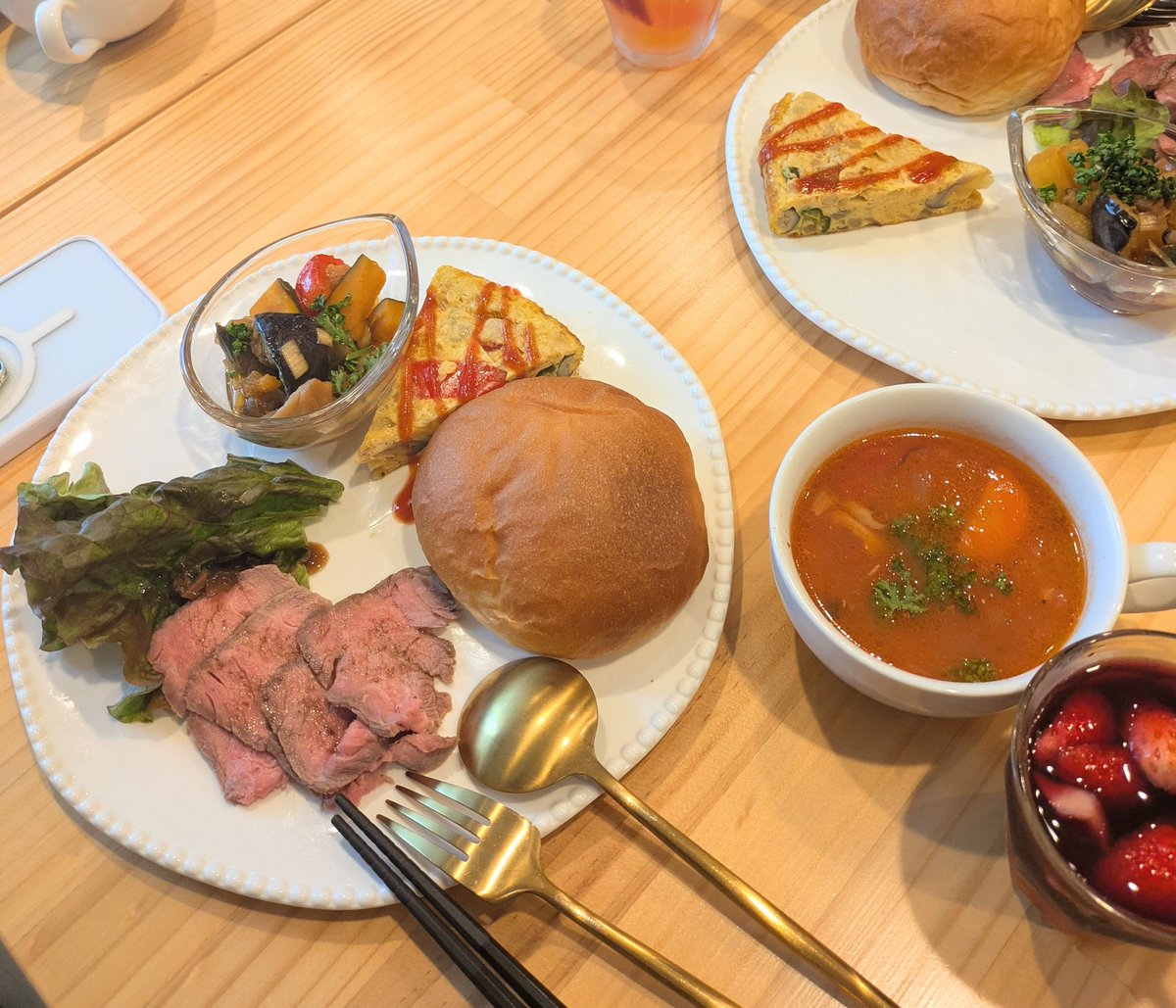 都内のカフェで貸切オタオフ会承ります tweet media