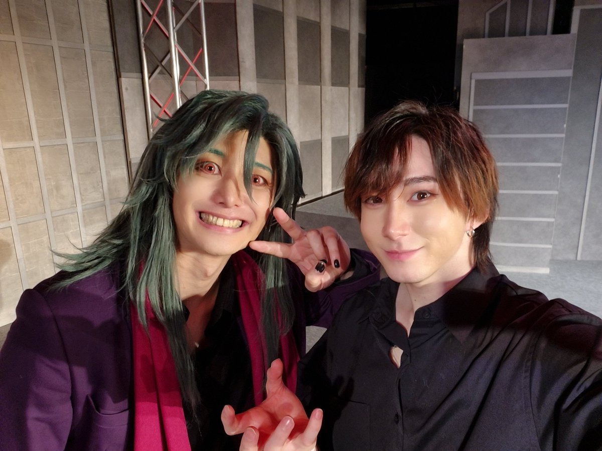 K_JO_721's tweet photo. 舞台「華の天羽組-羽王戦争編-Powered by ヒューマンバグ大学」前編

無事に全公演終了致しました！
沢山のご来場誠にありがとうございました！

バグステやっぱり最高ですね！
後編でまたお会いしましょう！🔥

いがむーさんと！スリルスリル！！
#バグステ
#ヒューマンバグ大学
#羽王戦争 https://t.co/7gshXARwaq