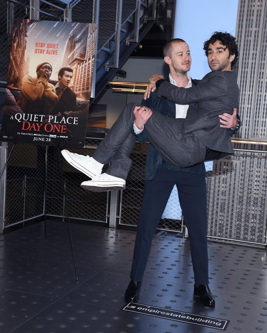 hourly joseph quinn (@hourlyjoequinn) on Twitter photo 