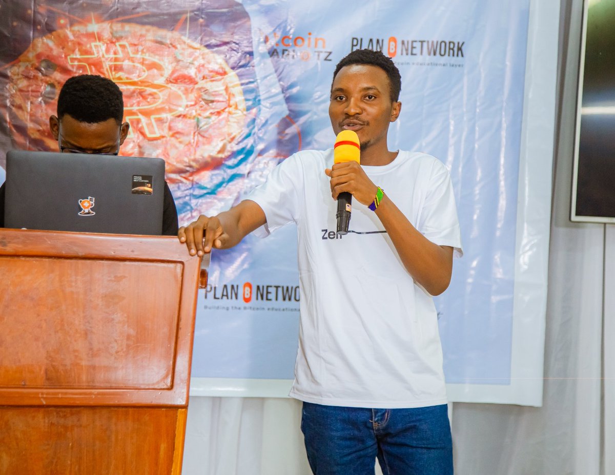 batho_shukran's tweet photo. Siku ya tarehe 22 May 2025 tulikua na Bitcoin Pizza Day, Pale Ngome Holding House.
Kwa ufupi, Bitcoin Pizza Day ni nini na kwa nini tunasheherekea kila mwaka ?
Short🧵
#BitcoinPizzaDay2025
#BitcoinSafariTz
#PlanBNetwork
#WalletOfSatoshi https://t.co/lTrEZKr7iR