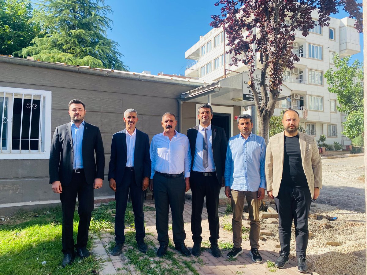 Karaköprü Akbayır Mahalle Muhtarımız Sayın Ahmet Kaya’yı ziyaret ettik. Mahallemizin ihtiyaçları ve vatandaşlarımızın talepleri üzerine verimli bir sohbet gerçekleştirdik. Misafirperverliği ve samimi karşılaması için kendisine teşekkür ediyorum.