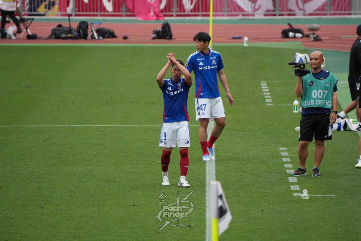 kyo_akiyama's tweet photo. お疲れ様でした。
取り急ぎ試合後の様子をどうぞ。
#fmarinos #Jリーグ #J撮り #横浜FM鹿島
#喜田拓也 #小池龍太
#AK3510PathFinder https://t.co/ocCLUHLOe3