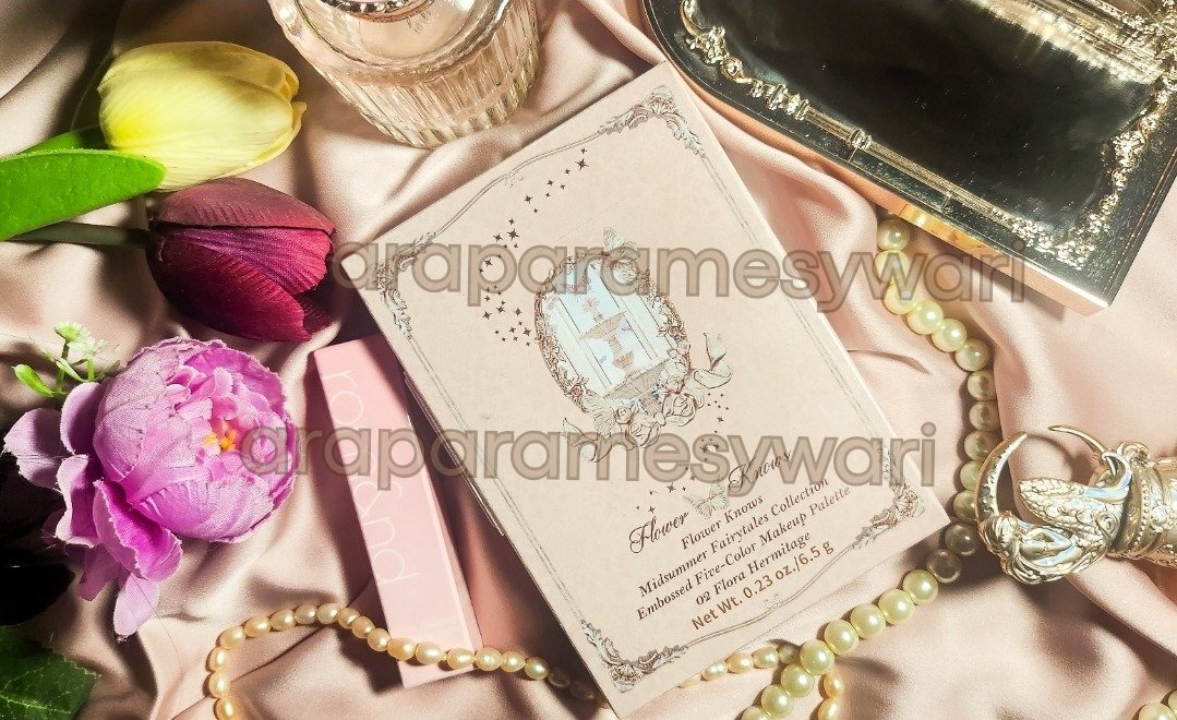 ✨️ Quick giveaway 📦

💗 Eyeshadow flower knows midsummer fairytale [shade 02]

💗 rom&amp;nd glasting balm [shade peonies]

⚠️ Syarat ⚠️ :
-like &amp; rt
-like 5 episode terakhir dari webtoon [pilih salah satu : dedes/the vampire lords greatest wife/the pretender/seabird and wolf]