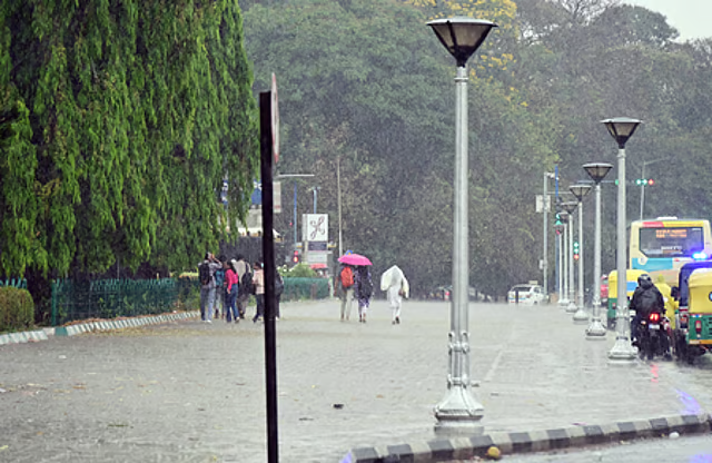 Red alerts, landslide fears grip Kerala and Tamil Nadu

Five districts in Kerala ­— Kannur, Wayanad, Kozhikode and Malappuram on red alert

gn24.ae/1319077de312d0…