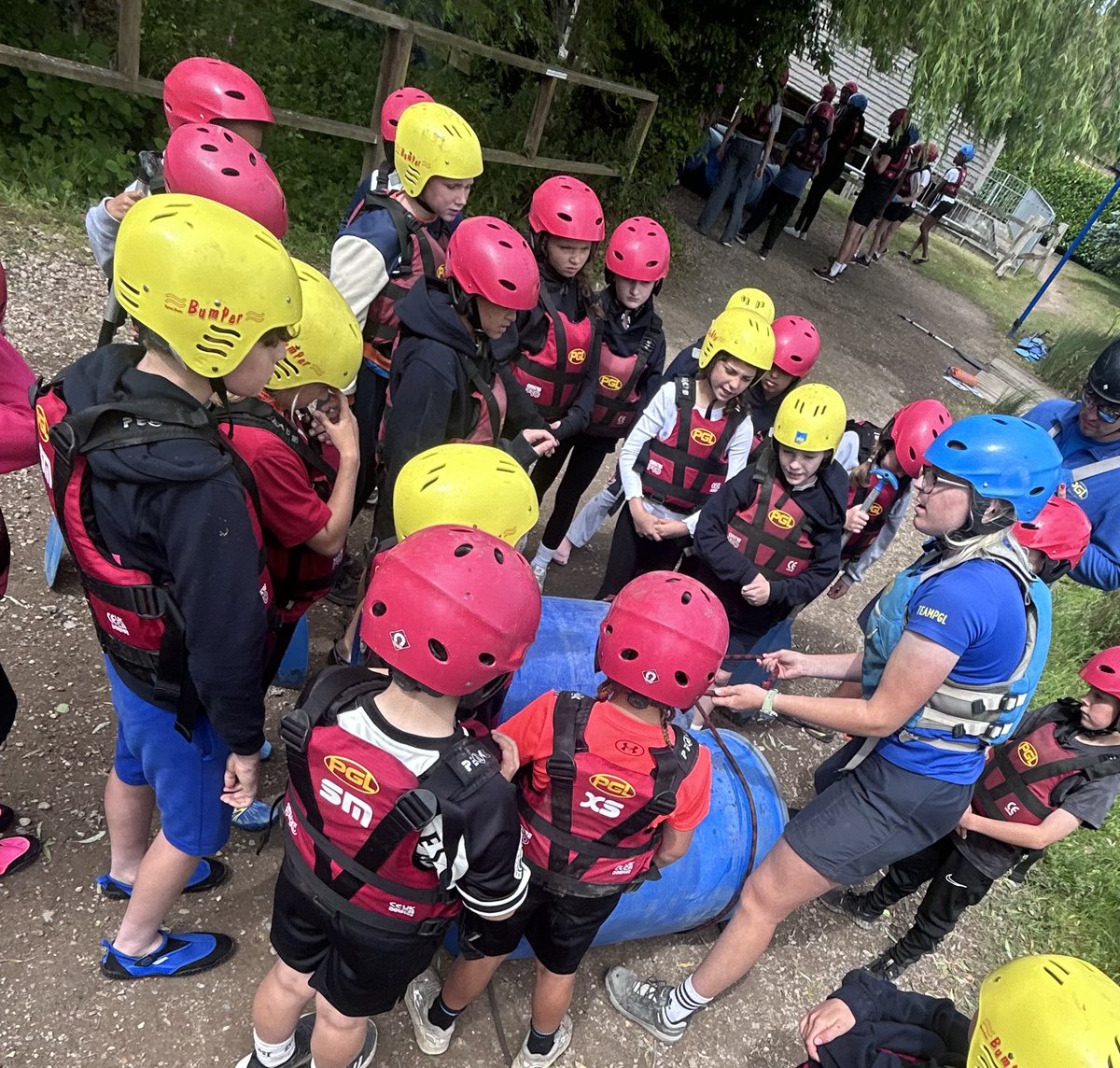 AlleynCourtLib's tweet photo. More groups learning how to build a raft! https://t.co/EYDQw0wzZv