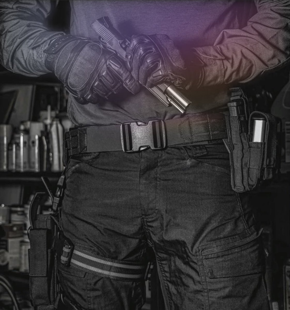 Kitaplarınızda bahsettiğiniz karakterleri özellikleriyle ve vibei’lerini veren fotoğraflarıyla tanıtma FLOOD.👇🏻

GÜZ CERHİ

Halef Argunarz. 
GCK’nin kurucusu ve As’ı.
Tuvallerin, parmaklı boyların, asılı boş çerçevelerin ve bu oyunun sahibi. 
İlgi alanı: 1133 gündür Meva Yaman.