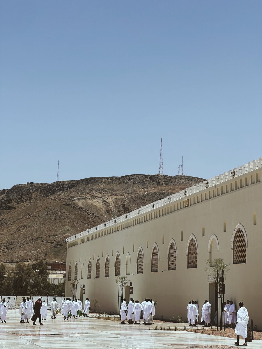 PHOTOS: Nigerian pilgrims depart Madinah and make a stop at the Miqat to assume the Ihram and make the intention (Niyyah) for Umrah. They also observe the two Rak’ahs at Dhul Hulayfah before continuing their journey to Makkah.

#FotoNuggetInHajj 🇸🇦
