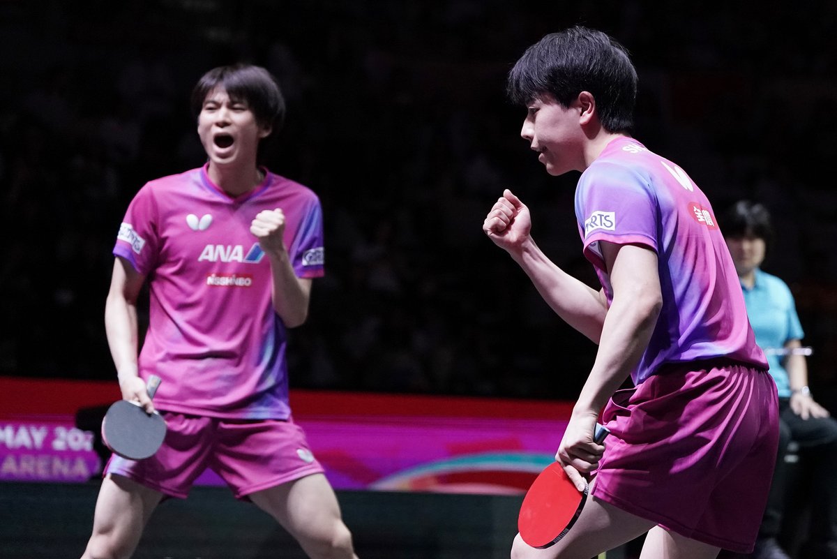 tvtokyo_tt's tweet photo. #世界卓球 2025🇶🇦

届いた！64年ぶりの金メダルに！！！🥇🥇🥇
“とがしの”ペアが日本男子ダブルスの歴史に名を刻んだ！🔥🔥🔥

男子ダブルス決勝
🇯🇵#戸上隼輔/#篠塚大登 3-2 高承睿/林昀儒（TPE）
6-11/11-5/7-11/11-6/6-11

トーナメント表・結果速報👉 https://t.co/zHWwjxcRKt

🔴LIVE配信（U-NEXT）はこちら
▶️https://t.co/9QON5xSaRi

#卓球 #WTTC
PHOTO：Itaru Chiba