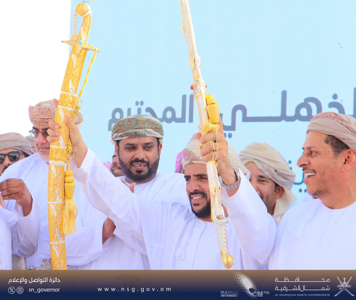SN_Governor's tweet photo. تحت رعاية سعادة محمود بن يحيى الذهلي، محافظ شمال الشرقية، اختتم صباح اليوم مهرجان الأبيض الأهلي السنوي الثالث عشر لسباقات الهجن 2025 بميدان الأبيض بولاية #سناو، وسط حضور رسمي وجماهيري واسع، وتوجت فعالياته بتكريم الفائزين واللجان المنظمة.

#محافظة_شمال_الشرقية https://t.co/p06zbLgH2I