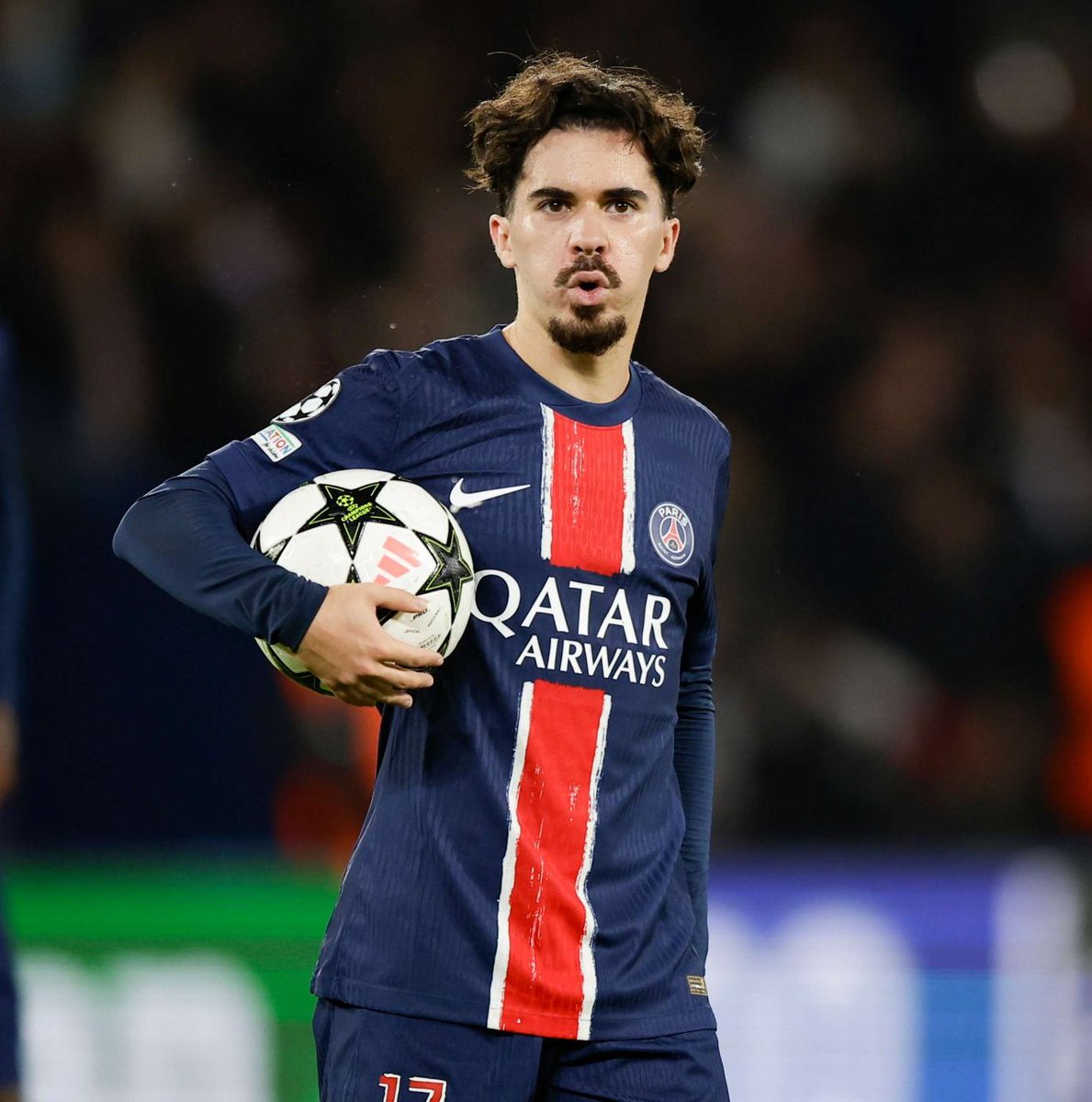 DataMB_'s tweet image. 🌎❗️Only one midfielder in the WORLD is in the 95+ percentile for progressive carries, progressive passes, forward passes, and forward pass % :

Vitinha (Paris Saint-Germain, 25)  🔵🔴

— 99th percentile for forward pass %
— 98th percentile for forward passes 
— 98th percentile