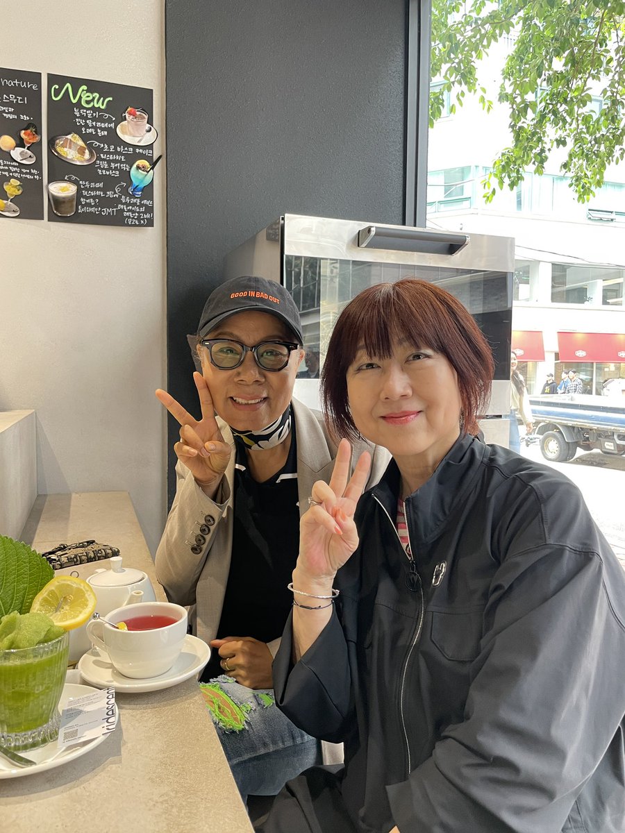mori_chiyoko's tweet photo. そしてインスニさんおすすめのケンニプ(荏胡麻の葉)スムージーがとっても美味しかったです!
#인순이 #INSOONI
ソンス洞 성수동 #Iridescent
#깻잎스무디 https://t.co/kGXl3JK5dt