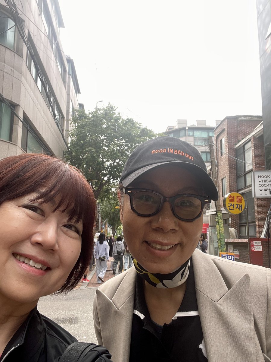 mori_chiyoko's tweet photo. そしてインスニさんおすすめのケンニプ(荏胡麻の葉)スムージーがとっても美味しかったです!
#인순이 #INSOONI
ソンス洞 성수동 #Iridescent
#깻잎스무디 https://t.co/kGXl3JK5dt