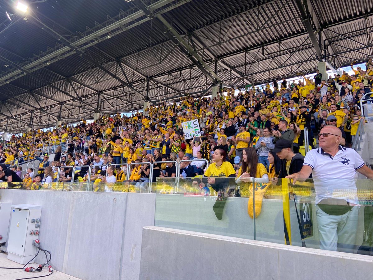 Chociaż oficjalnie frekwencji jeszcze nie podano, to z pewnością możemy powiedzieć, że przeszliśmy dziś do historii! 💪🏼 

GKS Katowice 4 : 0 Energa Stomilanki  - na koniec pierwszej połowy ostatniego meczu tegorocznej Orlen Ekstraligi Kobiet.

Nasze uKOCHane z mistrzyniami