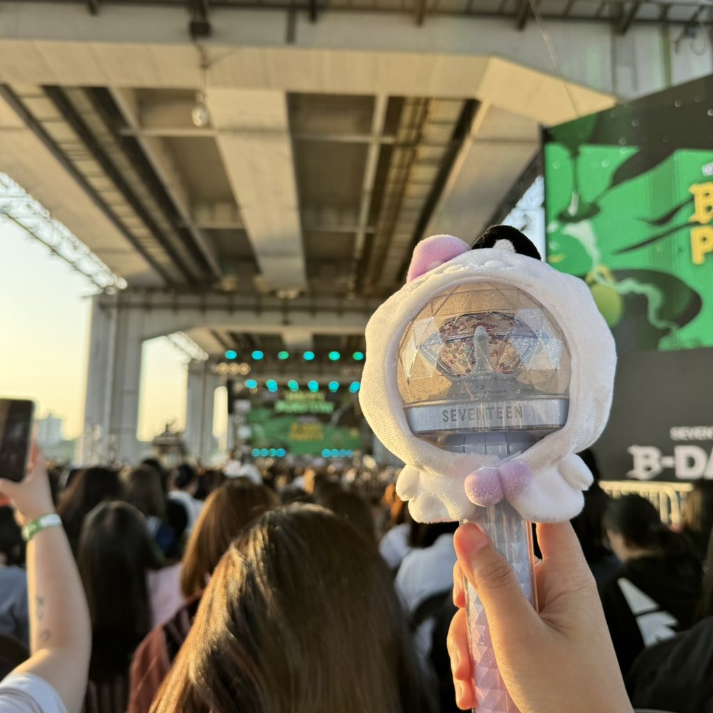 betty80903's tweet photo. 날씨도 너어무 좋고
쇼케이스 너무 기대된다ㅏ💓 https://t.co/m6F3FcYMTG