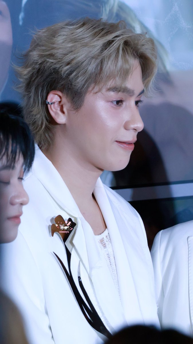 nisabyu's tweet image. เจ้าชายสุดหล่อ สูทขาว หล่อมากกกก @smart_csnp  #smart_csnp
#TopFormFinalEP