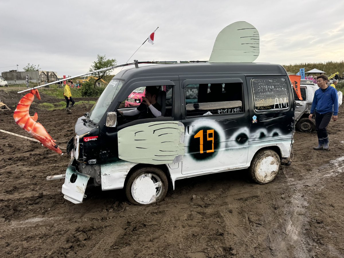 お世話になってる板金屋さんの誘いで破壊王来たけど絶対に今度は出場したいww