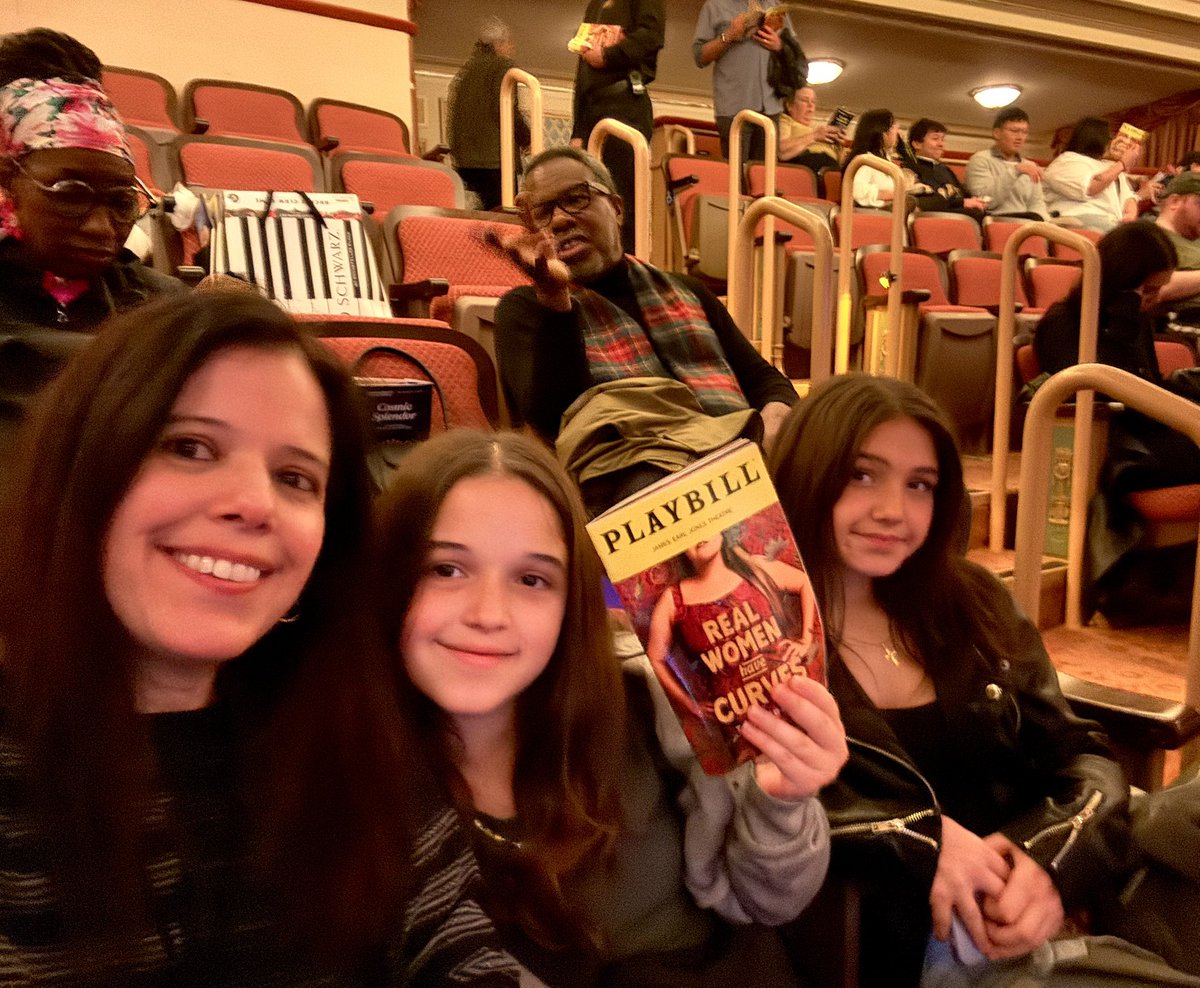 torres_albano's tweet image. Had such a fun girls’ night out last night seeing “Real Women Have Curves!” What an amazing show!
#realwomenhavecurves #Broadway #broadwayshow #nyc