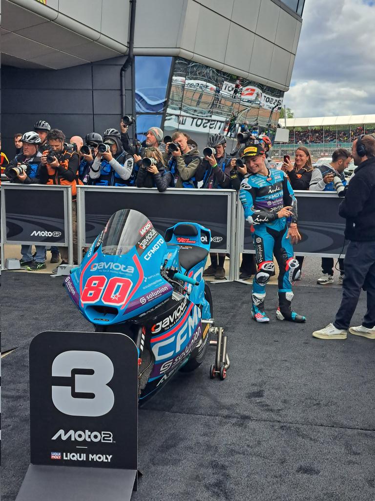 Buenos días, amigos. Feliz domingo ☀️

🔸Sebastián Montoya finalizó en la tercera posición en el #MonacoGP de la #F2
🔸David Alonso logró su primer podio en la #Moto2, fue 3° en el #BritishGP

🟨🟨🟨🟨🟨🟨
🟦🟦🟦🟦🟦🟦
🟥🟥🟥🟥🟥🟥
🏎️.....................🏍️

¡VAMOS!