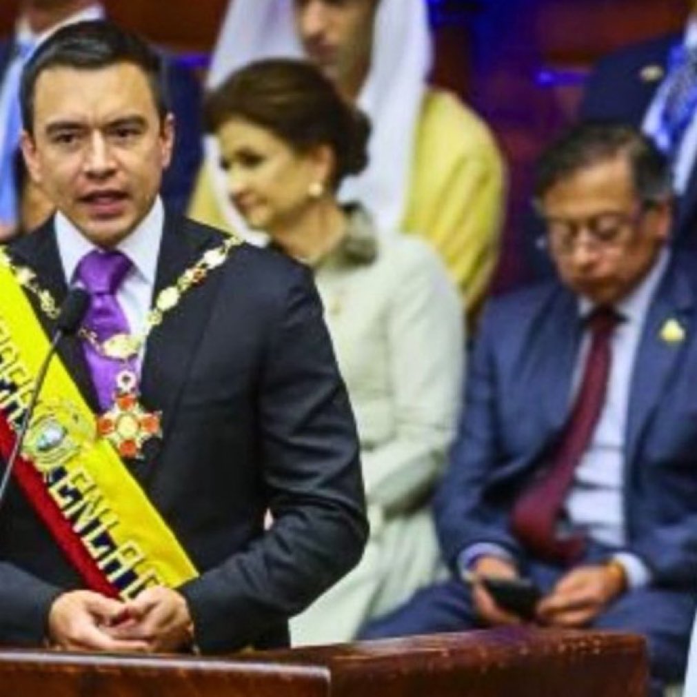 DoñaPily (@dona_pily2) on Twitter photo ¿A qué ptas fue este impresentable?
¿Chateando mientras <a href="/DanielNoboaOk/">Daniel Noboa Azin</a> se dirigía por primera vez a su pueblo ecuatoriano , en calidad de su Presidente? ¿A qué ptas fue este impresentable?
¿Chateando mientras <a href="/DanielNoboaOk/">Daniel Noboa Azin</a> se dirigía por primera vez a su pueblo ecuatoriano , en calidad de su Presidente?