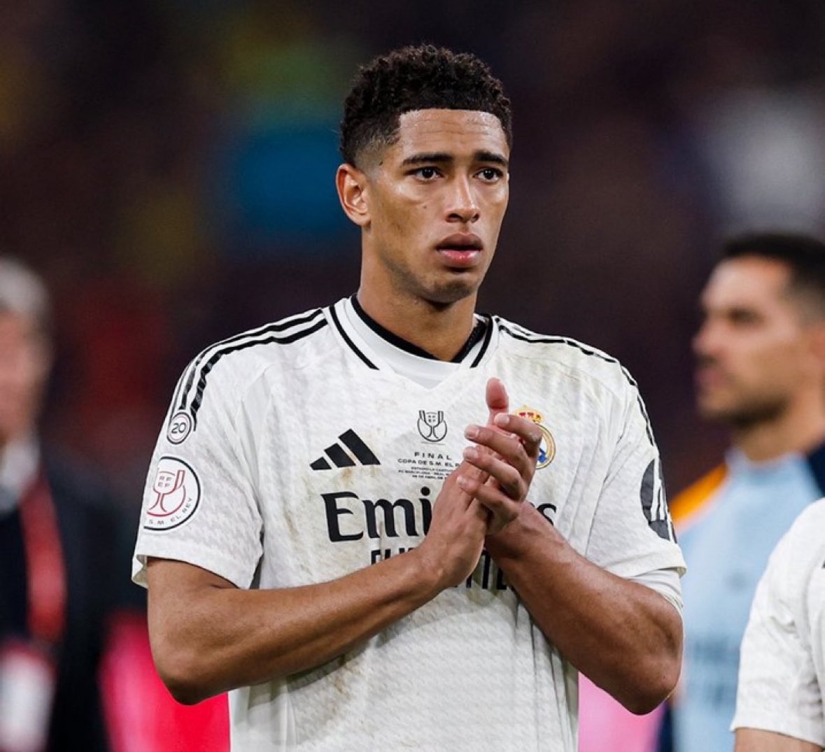 مستحيل انسى فضل الريال على ليفربول للأبد :

- خطفوا بيلينغهام وانقذونا من صفقة بتدمر الفريق
 
- تعاقدوا مع أرنولد وحسنوا دفاع ليفربول 

ممتن للريال للأبد 🤍❤️