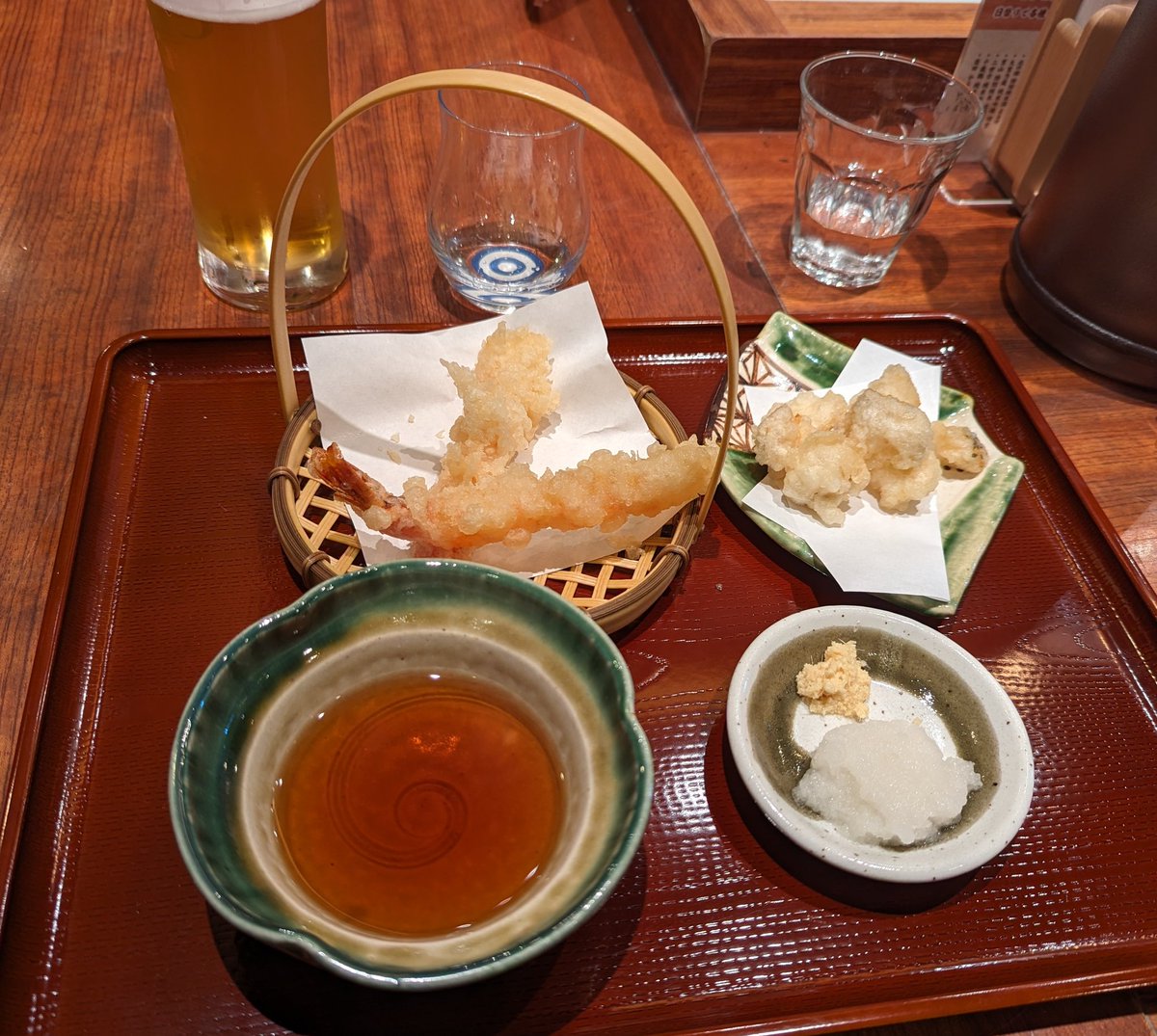 motonori217's tweet photo. 新千歳空港3Fに5/27にオープンする「そばと豚丼 北堂(ほくどう)」さんのプレオープンにお招き頂き、板そば＋ミニ豚丼と天麩羅をいただいてきました。美味でした😭

空港には同じ系列である「弟子屈ラーメン」様も入っています。
是非皆さまも…🤗✨️

菅原社長、この度は有難うございました。 https://t.co/4Lt2ICUTsw