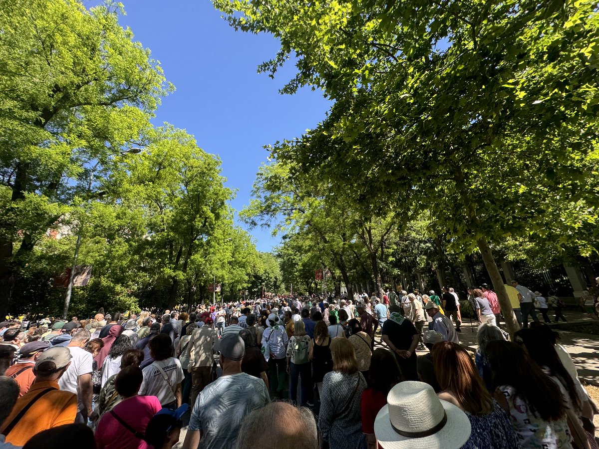🌹 Todos juntos y juntas en defensa de una #sanidadpública de calidad. Más personal sanitario, menos listas de espera ❗️ #Getafe defendiendo la #sanidad