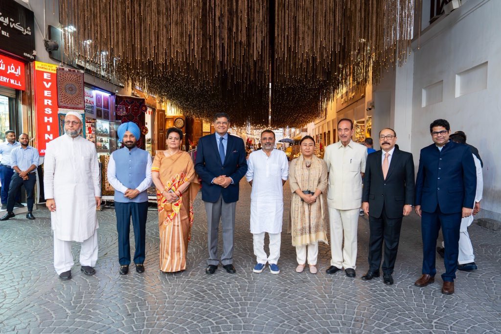 Chairman DPAP Ghulam Nabi Azad, along with the Indian delegation, called on H.E. Shaikh Khalid bin Abdulla Al Khalifa, Deputy PM of Bahrain. Discussed India’s commitment to combating terrorism. The delegation also visited Bab Al Bahrain, a historic landmark in Manama.