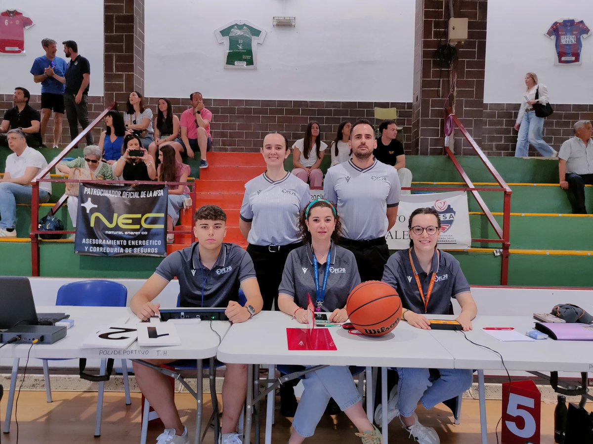 Federación Extremeña de Baloncesto (@fexb) on Twitter photo 🏆 #TiempodeFinales | Cadete Masculino Plata
¡En juego la final!
<a href="/CDInicia_/">C.D. INICIA Vva</a> 🆚 <a href="/CPBoscoMerida/">CP BOSCO MÉRIDA</a>
🏟️ Pabellón Extremadura, Almendralejo
📊 App Afición FExB
#BaloncestoExtremadura
<a href="/jovendeportEXT/">Jóvenes y Deportes Extremadura</a> 🏆 #TiempodeFinales | Cadete Masculino Plata
¡En juego la final!
<a href="/CDInicia_/">C.D. INICIA Vva</a> 🆚 <a href="/CPBoscoMerida/">CP BOSCO MÉRIDA</a>
🏟️ Pabellón Extremadura, Almendralejo
📊 App Afición FExB
#BaloncestoExtremadura
<a href="/jovendeportEXT/">Jóvenes y Deportes Extremadura</a>