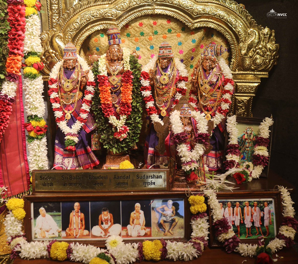 ISKCONPune's tweet photo. 🙏🏽Today's Darshan 📿 🗓25-05-2025🙏
🌷Sri Sri Radhavrindavanchandra🌷
🚩@ISKCONNVCCPune🚩
.
.
#ISKCON #ISKCONNVCC #ISKCONNVCCPune #ISKCONPune
#25thmay #25thmay2025 #Sunday #Vrindavan
#Harinaamsankirtan #Radheshyamdas #Radheradhe
#Sankirtan #Kirtan #Mayapur #Prabhupada https://t.co/uzBIYPVPRi