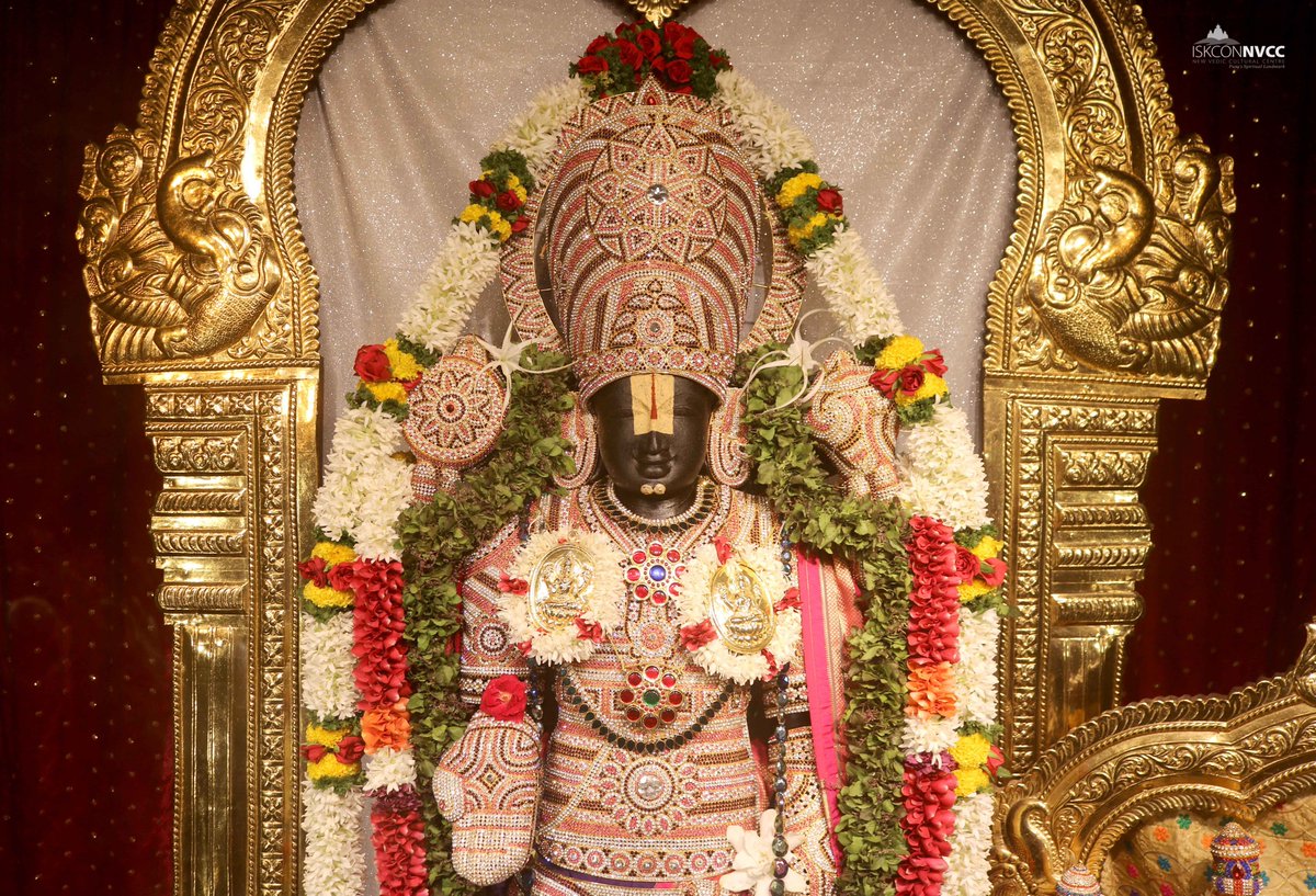 ISKCONPune's tweet photo. 🙏🏽Today's Darshan 📿 🗓25-05-2025🙏
🌷Sri Sri Radhavrindavanchandra🌷
🚩@ISKCONNVCCPune🚩
.
.
#ISKCON #ISKCONNVCC #ISKCONNVCCPune #ISKCONPune
#25thmay #25thmay2025 #Sunday #Vrindavan
#Harinaamsankirtan #Radheshyamdas #Radheradhe
#Sankirtan #Kirtan #Mayapur #Prabhupada https://t.co/uzBIYPVPRi