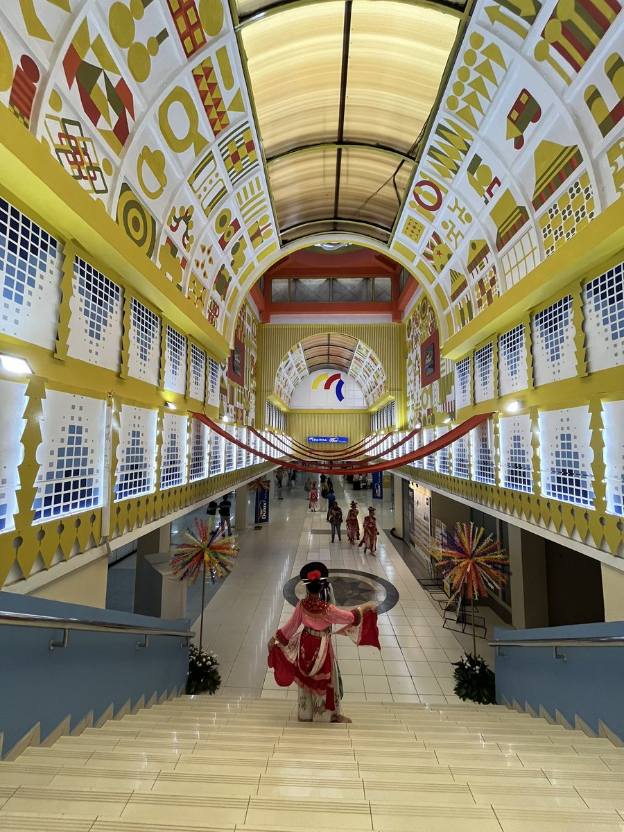 Terminal Blok M jadi Blok M HUB

Bersih, uda di cat &amp; renov ✅
Terang &amp; pasang AC ✅
Desain Betawi nya Kental ✅

Keknya ini garapan MRT juga deh dan mereka lagi ada event sampai 26 Mei. Tapi semoga abis itu tetap bagus lagi nih underground tunnel 🥰