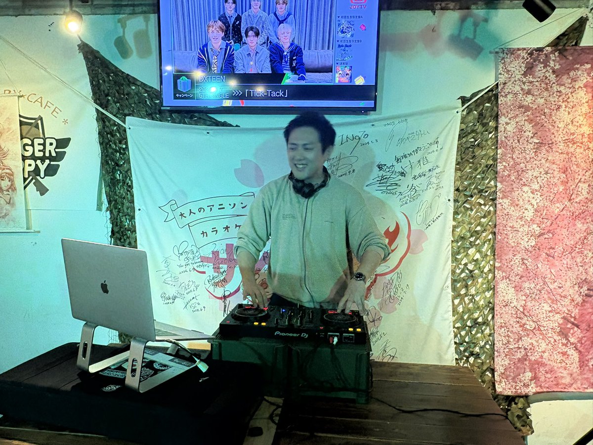 DJ Showさんのドチャクソ盛り上がったDJタイムでした‼️
お次は21時からGENTAROUさんです〜！
14名さまでお席もまだあるよ！