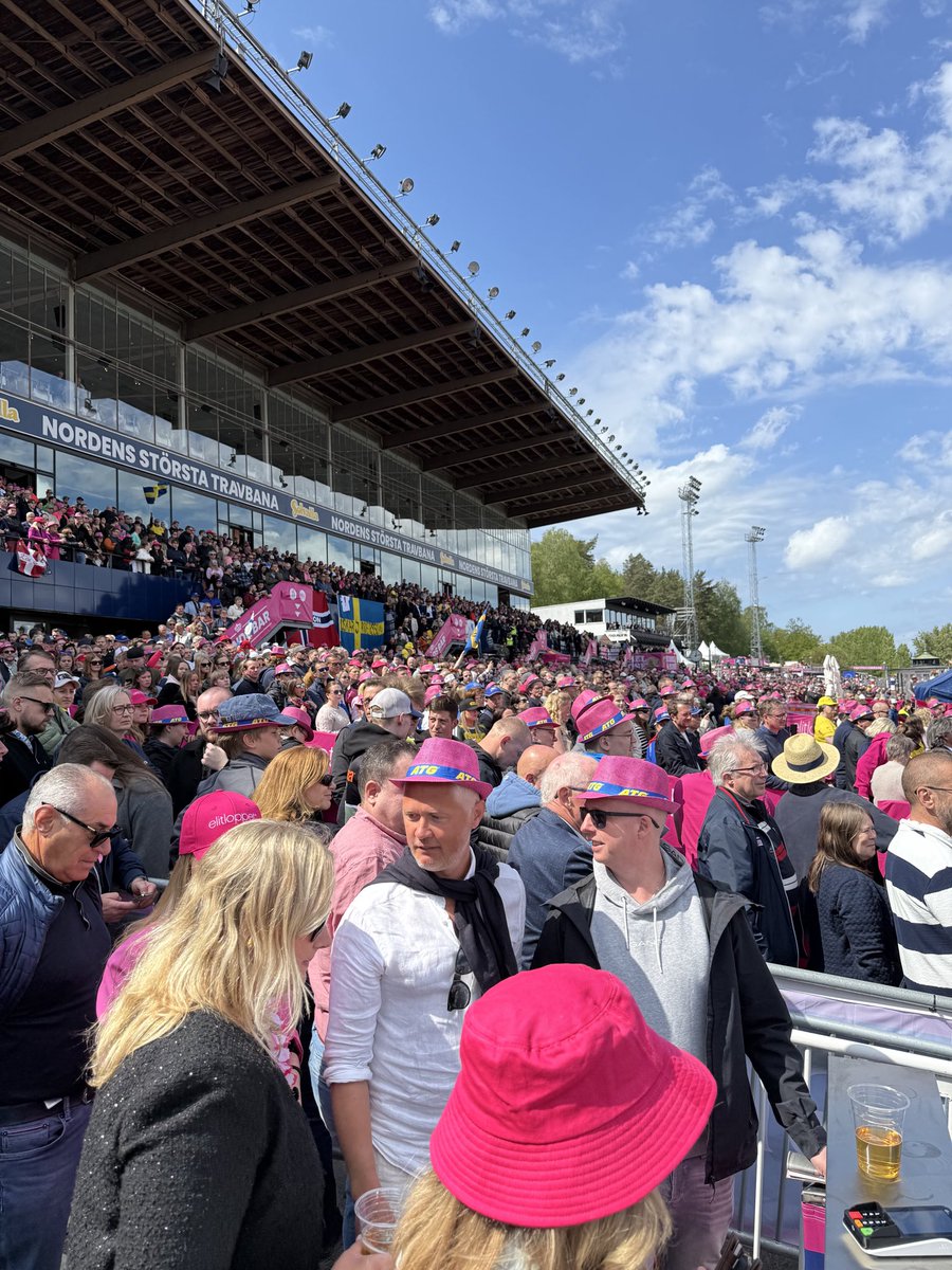 Storpubliken har återvänt till <a href="/Solvalla/">Solvalla</a> #elitloppet