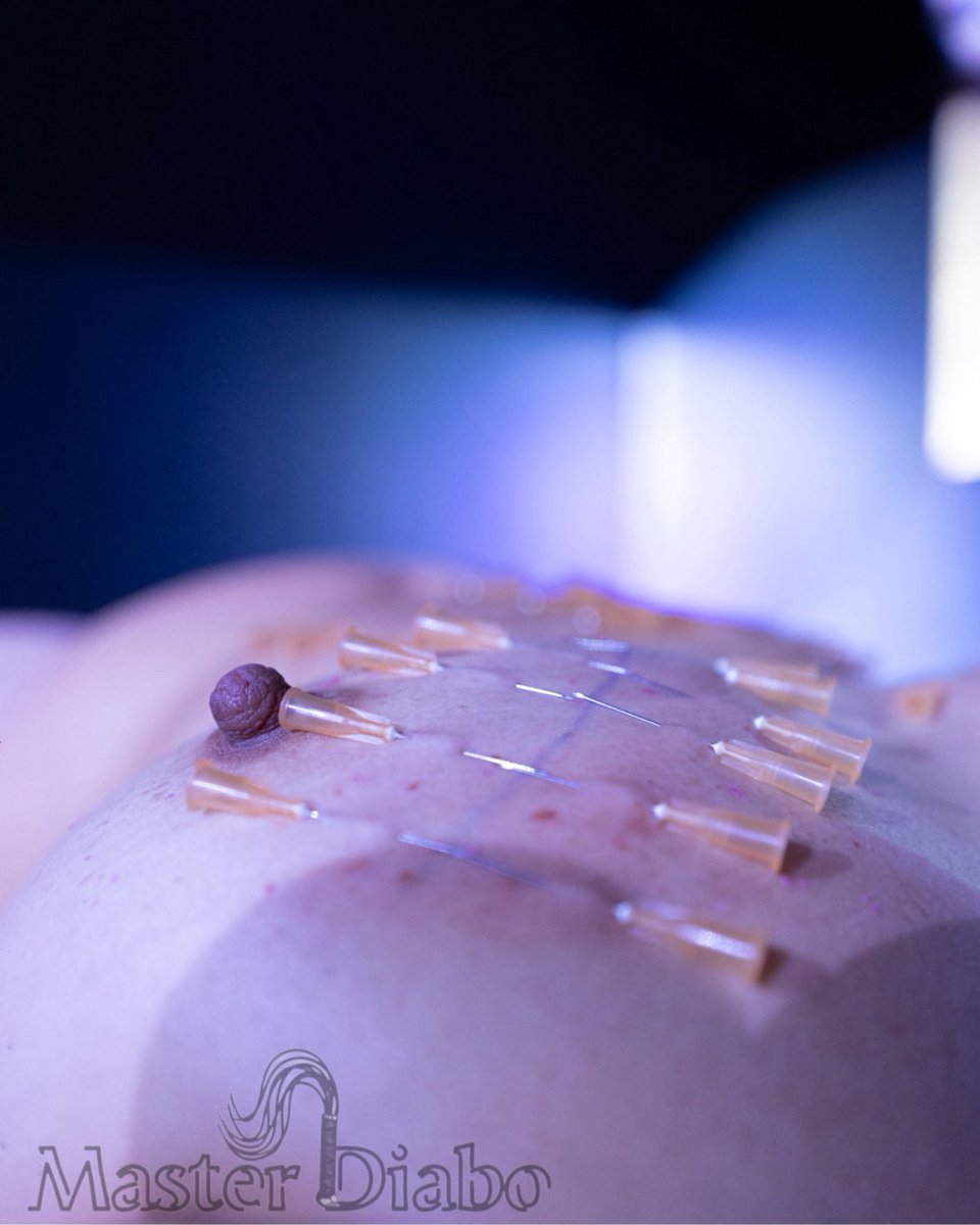 #needleplay al KinKEY con la mia #slave <a href="/LadyBooty74/">Lady Booty</a> 
Sei curios* di vedere/capire/provare?
Ti aspetto al workshop del 22/6:
x.com/diabo_lik72/st…