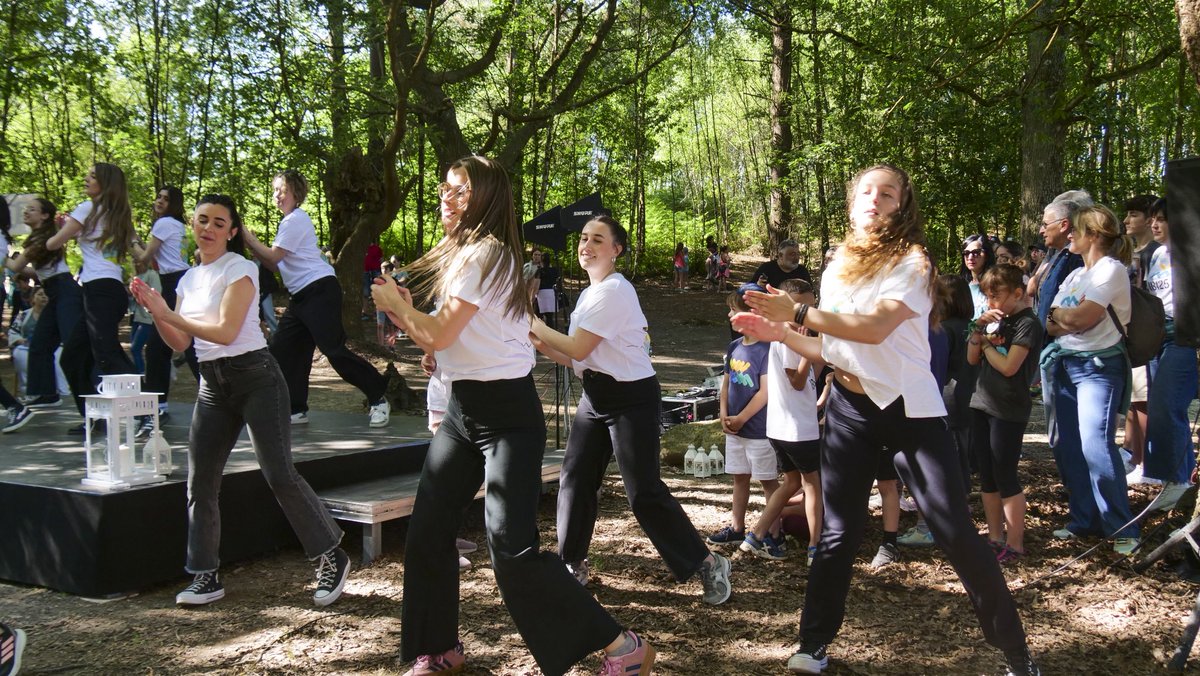 🙌 Ibilaldia martxan da Galdakaon eta eguzkiari begira altxatu da herria!

📍Hasierako ekitaldia leku berezi batean izan da: Pepeton! Bertan izan da GEURIA!

📲 Argazki guztiak: geuria.eus
📸 <a href="/maideriba/">Maider Ibañez</a> 
#Galdakao #Ibilaldia #Eguzkibegi #Ikastola #Euskara