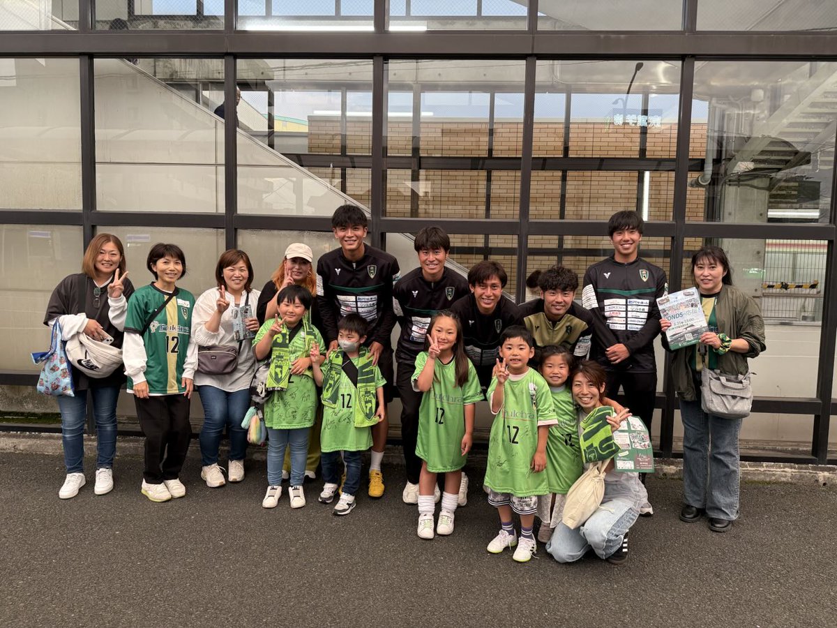 VondsTeam's tweet photo. 【TOP】
📄チラシ配布活動ありがとうございました

本日は八幡宿駅・五井駅・姉ヶ崎駅にて
ホームゲームチラシの配布活動を行いました!!!

チラシを受け取ってくれた皆さま
ありがとうございました🙇💚

そして、
一緒に配布活動へご参加いただいたサポーターの皆さま
お忙しい中本当にありがとうございました‼️☺️

#Vonds 
#vonds市原 
#Breakthrough 
#超えるを超えて打ち破れ