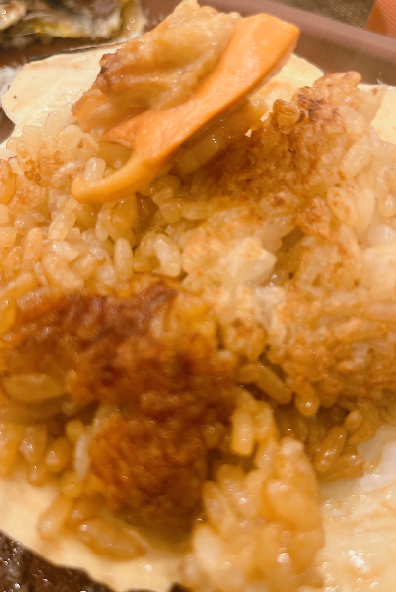 KjShibawan's tweet photo. 泉銀の殻付きホタテ
梶田さんの再々仕込み醤油

〆は貝焼きホタテ汁でガーリックバターチャーハン

おこげ最高🎵

#泉銀
#梶田商店 https://t.co/h21OiBA3Ev