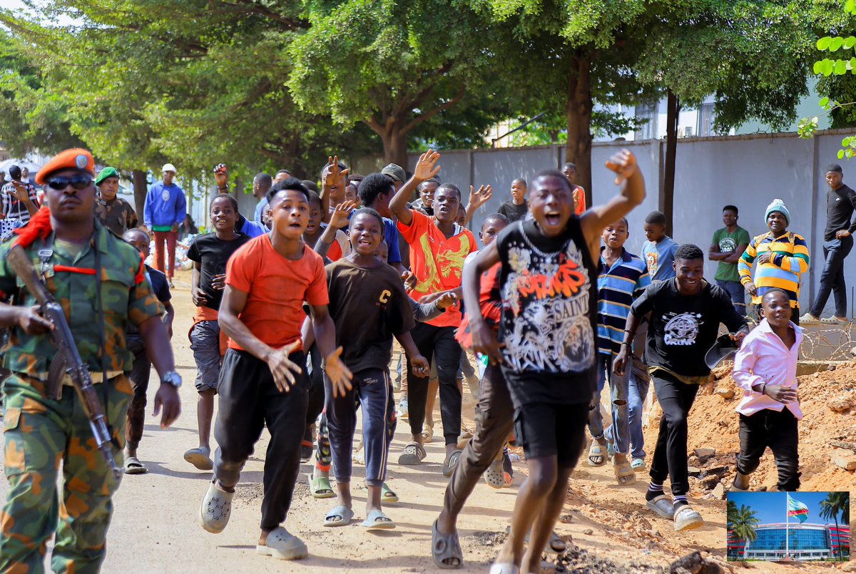 KabaLisolo1's tweet photo. 𝗞𝗢𝗧𝗢𝗡𝗚𝗔 | #Lubumbashi [25/05/2025] : Misala mia kobongisa nzela ya Boulevard M’Siri ekobi makasi. Bazali kotia goudron kino na nzela ya ndako ya mpepo ya #Luano, kasi ekeyi mpe na ngambo ya nzela ya #Likasi. 

Tata moyangeli ya etuka #HautKatanga, Jacques #Kyabula, azali kolandela misala miye mikolo minso. Yango epesi ba ike esengo makasi. 
#KabaLisolo