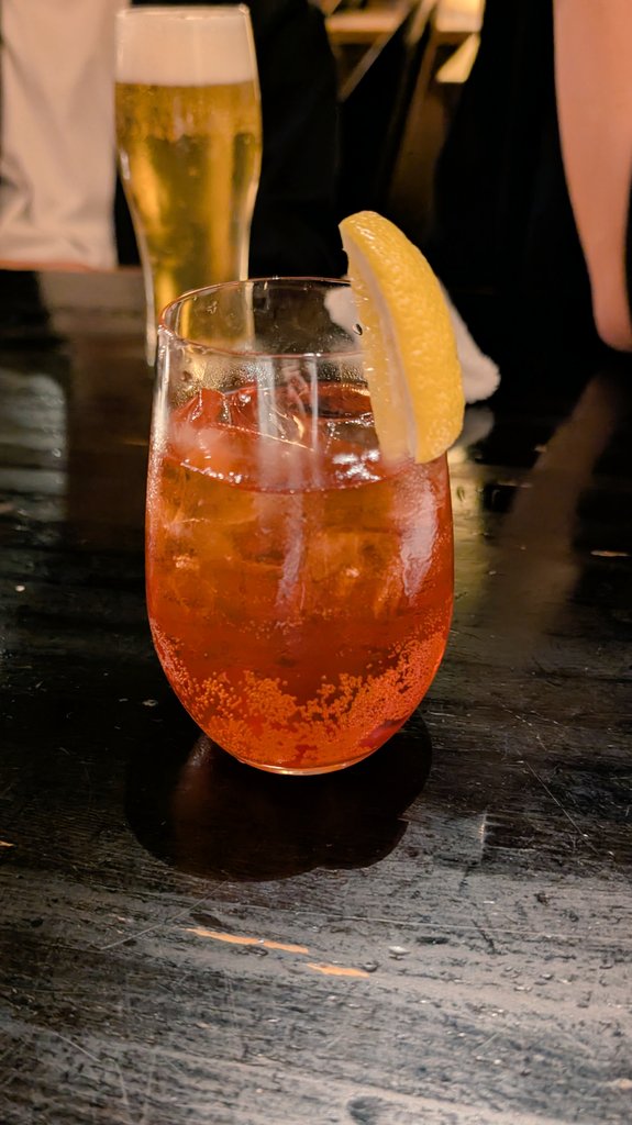 私は20歳まで残り4ヶ月なので、𝒄𝒐𝒄𝒌𝒕𝒂𝒊𝒍（ノンアル）を頂きましたよ…