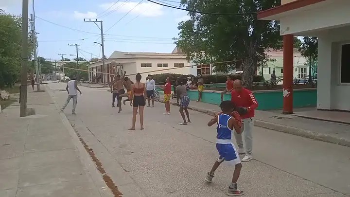 AlaindfD54395's tweet photo. Sigue el deporte Caimanerense aportando al desarrollo del proyecto TOMA DEPORTIVA https://t.co/s9b81HaFox