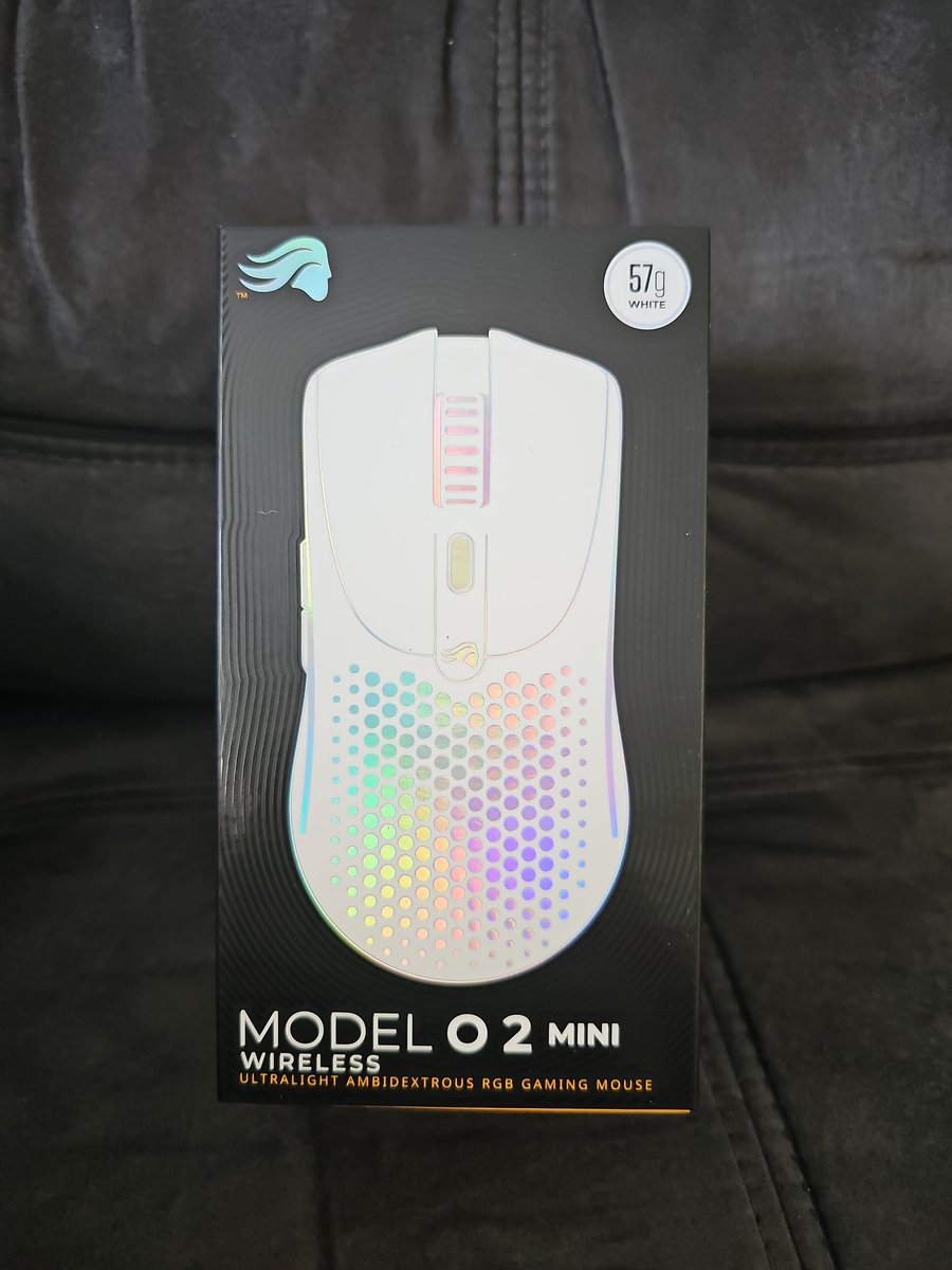 Ok, machen wir dann mal Nägel mit Köpfen. Ich hab ja schon alles mögliche als #Giveaway rausgehauen, Skins, Tastaturen aber was fehlt? Klar ne gute Maus.
Also für alle Follower oder die die es noch werden wollen, Reweet und markiert einen Mate der n bisschen aim gebrauchen