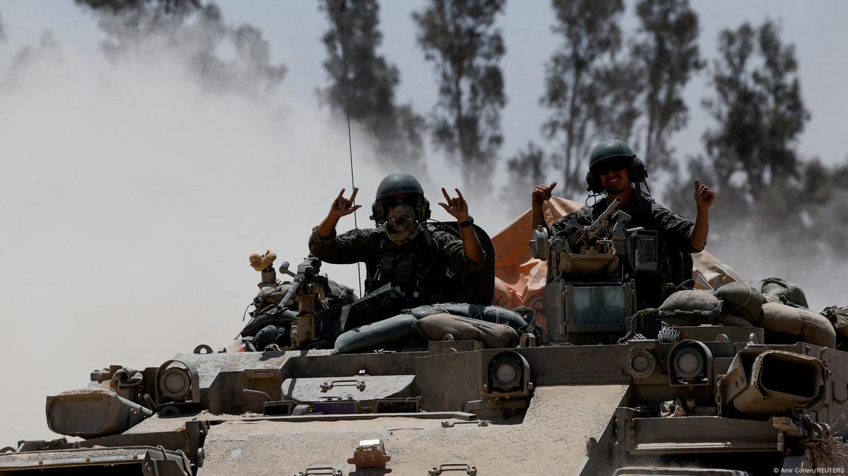 Все регулярные пехотные и танковые бригады израильской армии переброшены в сектор Газа, сообщила газета The Times of Israel со ссылкой на израильские вооруженные силы. В ответ на запрос агентства dpa армия отказалась уточнить детали размещения войск.

Боевые действия