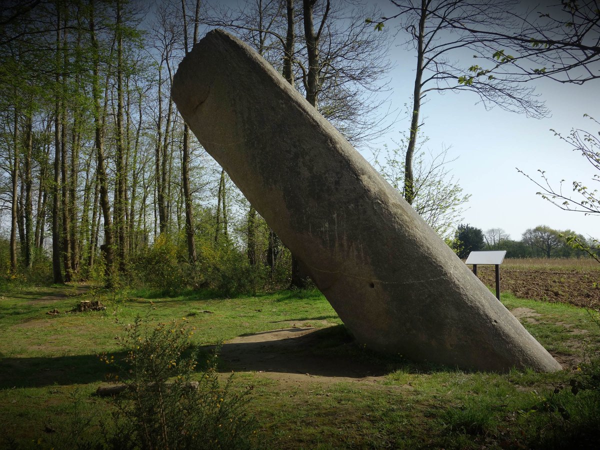 CorreErwan's tweet photo. @Stone_Bothering Very nice ! 😃
It makes me think about... a bigger one in France! 😉
“The Thiemblay menhir” in Saint-Samson (Côtes-d'Armor - Brittany - France)
#Menhir #Brittany #Bretagne #Megalith #Megalithe https://t.co/8TniVsxzXG