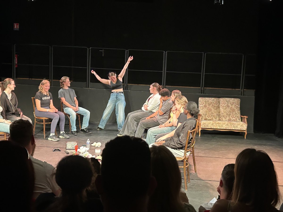 Représentation théâtrale de option 2nde. De très bons moments. Félicitations aux élèves à l’enseignante et aux intervenantes pour la création. ⁦<a href="/dsden76/">DSDEN76</a>⁩ ⁦<a href="/ac_normandie/">Académie de Normandie</a>⁩ ⁦<a href="/LeVolcan76/">Le Volcan - Scène nationale du Havre 🌋</a>⁩