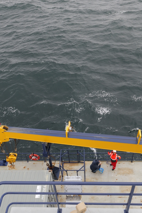 ECORD_IODP's tweet photo. First samples, first cores, first transfer to L/B Robert -#IODP3NSF #Exp501  has successfully started 
 
📷LeBer@ECORD_IODP3_NSF , Stewart@ECORD_IODP3_NSF  
 
#picsoftheweek
#ECORDScienceOperator #Exp501 #ScientificOceanDrilling https://t.co/i1YEctCgGT